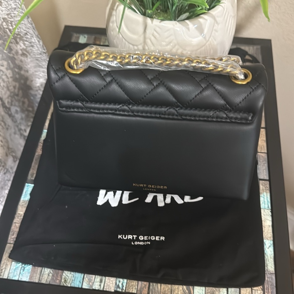 Kurt Geiger London
Mini Kensington Eye Crossbody Bag - Picture 4 of 15